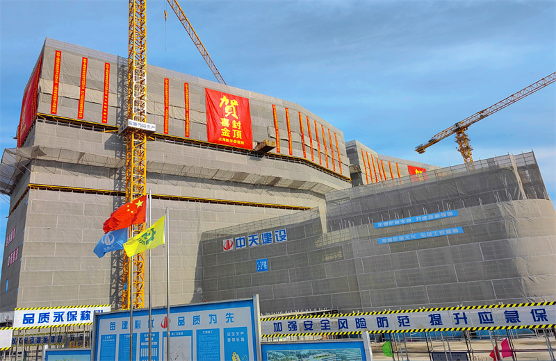 2024年10月30日，AG贵宾会三建上海新华泰医院项目主体封顶。