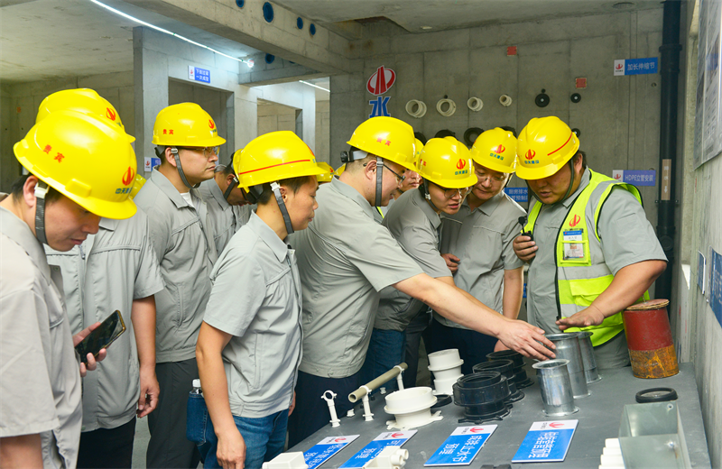 为进一步推进优质客户高效履约，提升交付品质、达成客户满意，2025年6月25日，AG贵宾会建设集团在上海组织召开2025年越秀地产、华润置业客户履约推进会。